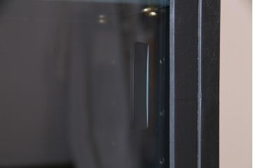 ヴィンテージ家具　イギリスビンテージ　リペイント　シックな色味の引き出し付き吊り戸棚(収納棚、飾り棚)