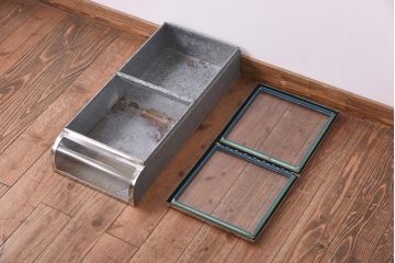 アンティーク雑貨　昭和レトロ　シャビーな雰囲気の平型ブリキガラスケース(ショーケース、飾り棚)