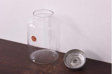 アンティーク雑貨　昭和レトロ　シールがレトロなアルミ蓋の筒型ガラス瓶(ガラスビン、キャニスター)(1)