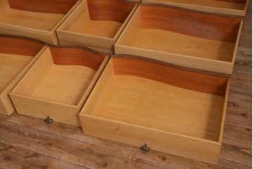 中古　DREXEL HERITAGE(ドレクセルヘリテイジ)　Touraine(ツーレイン)　エレガントな雰囲気が魅力的なチェスト(サイドボード、引き出し)(定価約49万円)