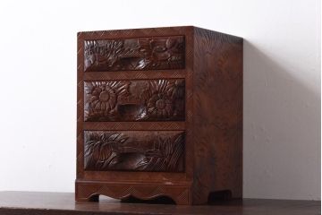 ヴィンテージ家具　ビンテージ　伝統工芸　日光彫り　繊細な彫刻が見事な小引き出し(小物収納)