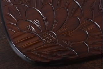 アンティーク雑貨　ビンテージ　伝統工芸　日光彫り　見事な大輪の花が目を引く花台(飾り台)
