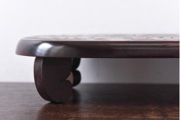 アンティーク雑貨　ビンテージ　伝統工芸　日光彫り　見事な大輪の花が目を引く花台(飾り台)