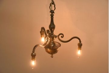 フランスビンテージ　3灯　クラシカルな雰囲気がお洒落なシャンデリア(天井照明、吊り下げ照明)