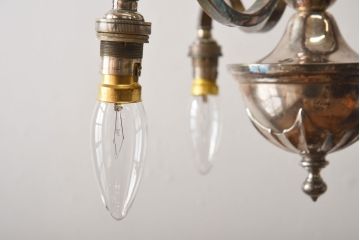 フランスビンテージ　3灯　クラシカルな雰囲気がお洒落なシャンデリア(天井照明、吊り下げ照明)