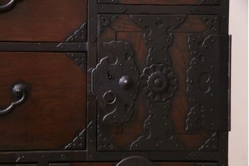 アンティーク家具　古民具　激レア!　特注品　厚みのある金具が立派な総栗材の仙台箪笥(サイドボード)