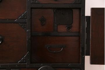 アンティーク家具　古民具　激レア!　特注品　厚みのある金具が立派な総栗材の仙台箪笥(サイドボード)