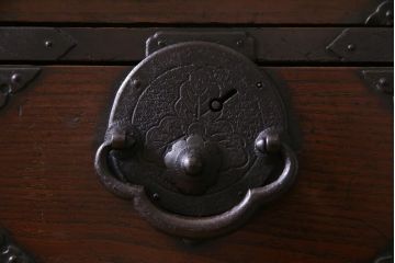 アンティーク家具　古民具　激レア!　特注品　厚みのある金具が立派な総栗材の仙台箪笥(サイドボード)