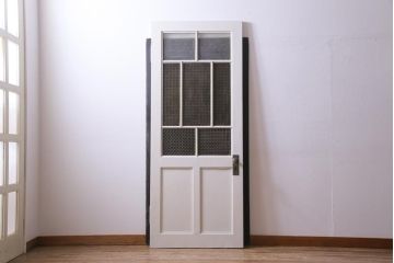ペイント建具　明るい印象を与えるレトロなプレスガラス入りの鉄製ドア(扉)