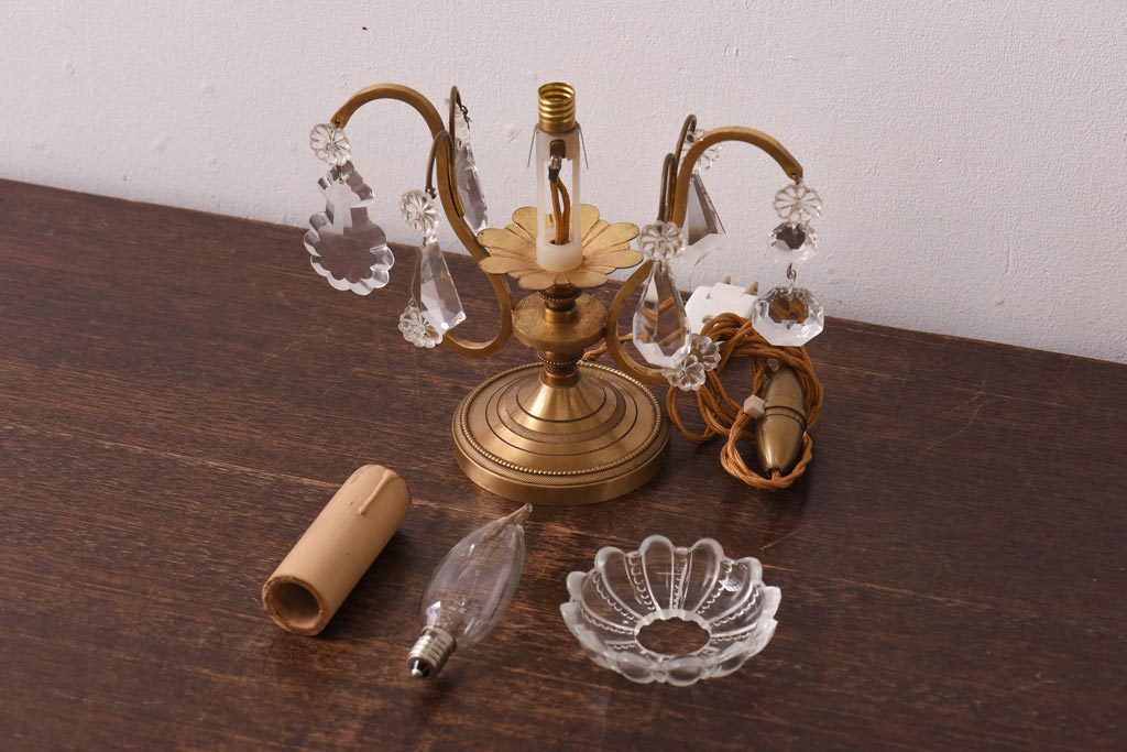 フランスアンティーク　エレガントさと可憐さが織り交じるテーブルランプ(デスクスタンド)