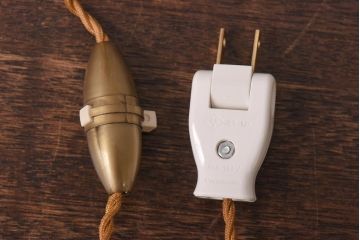 フランスアンティーク　エレガントさと可憐さが織り交じるテーブルランプ(デスクスタンド)