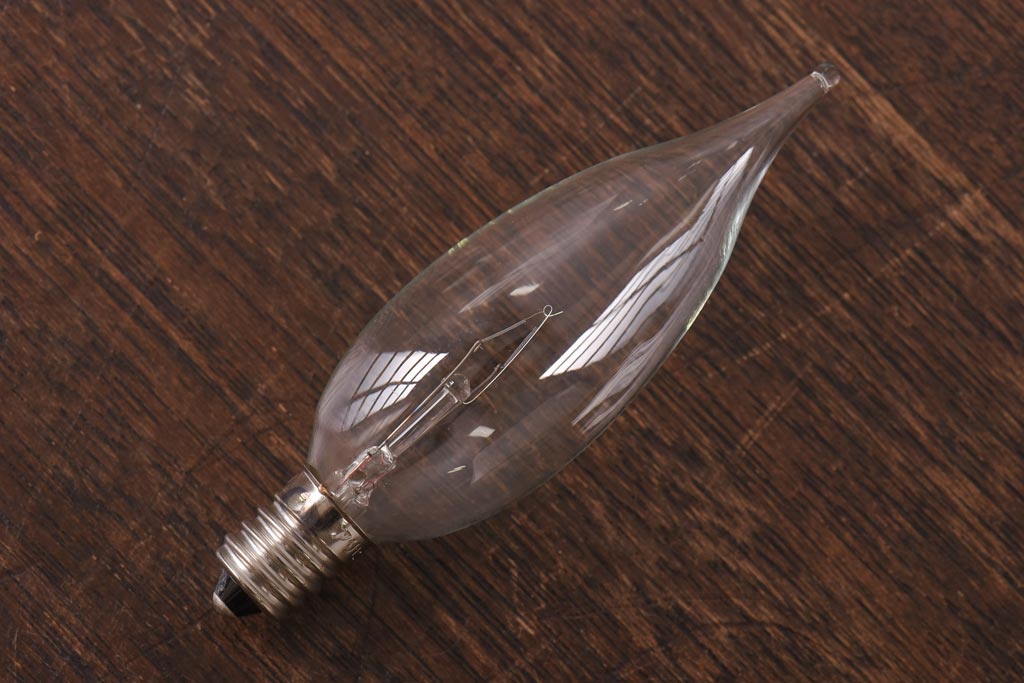 フランスアンティーク　エレガントさと可憐さが織り交じるテーブルランプ(デスクスタンド)