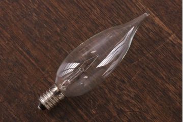 フランスアンティーク　エレガントさと可憐さが織り交じるテーブルランプ(デスクスタンド)