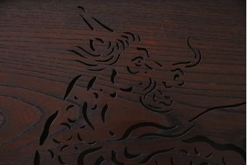 古民具　明治期　ケヤキ一枚板　麒麟の透かし彫りが施された欄間(建具)