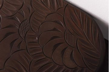 アンティーク雑貨　中古　日光彫り　花の意匠が目を惹く花台(飾り台)