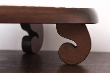 アンティーク雑貨　中古　日光彫り　花の意匠が目を惹く花台(飾り台)
