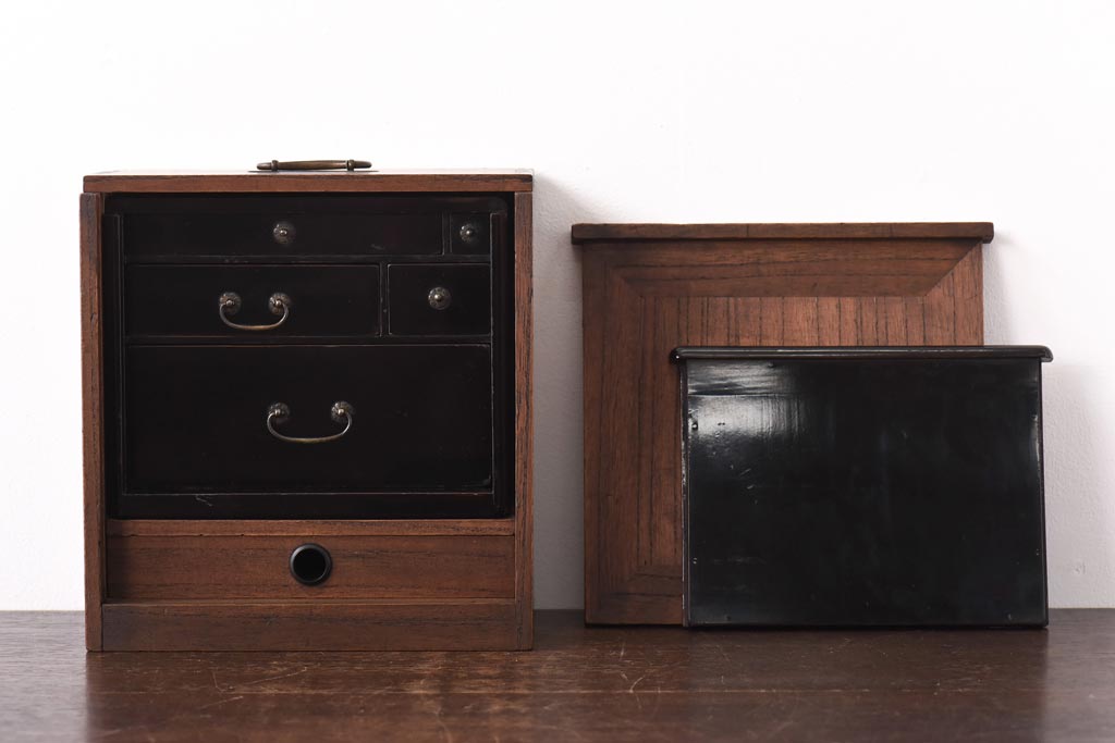 アンティーク家具　古民具・骨董　指物工芸品　外箱桐材　銀の引手が上品な漆塗りの小引き出し(裁縫箱)