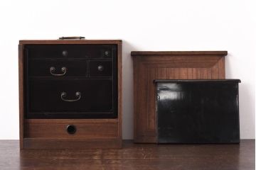 アンティーク家具　古民具・骨董　指物工芸品　外箱桐材　銀の引手が上品な漆塗りの小引き出し(裁縫箱)