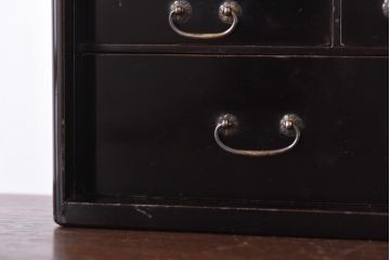 アンティーク家具　古民具・骨董　指物工芸品　外箱桐材　銀の引手が上品な漆塗りの小引き出し(裁縫箱)