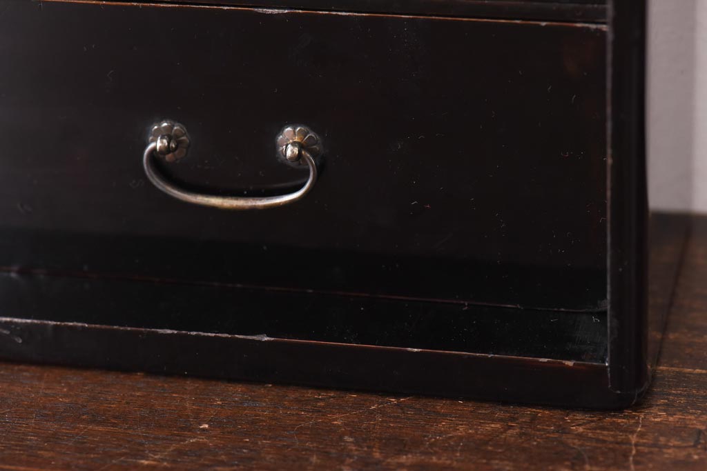 アンティーク家具　古民具・骨董　指物工芸品　外箱桐材　銀の引手が上品な漆塗りの小引き出し(裁縫箱)