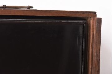 アンティーク家具　古民具・骨董　指物工芸品　外箱桐材　銀の引手が上品な漆塗りの小引き出し(裁縫箱)