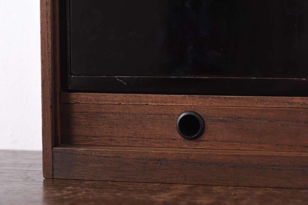 アンティーク家具　古民具・骨董　指物工芸品　外箱桐材　銀の引手が上品な漆塗りの小引き出し(裁縫箱)
