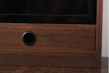 アンティーク家具　古民具・骨董　指物工芸品　外箱桐材　銀の引手が上品な漆塗りの小引き出し(裁縫箱)