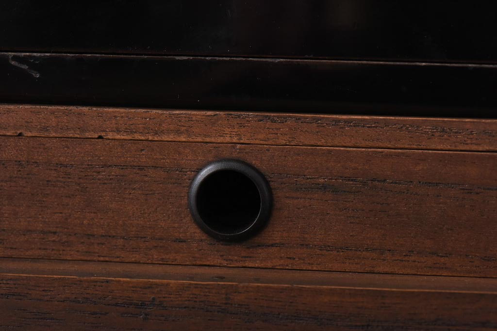 アンティーク家具　古民具・骨董　指物工芸品　外箱桐材　銀の引手が上品な漆塗りの小引き出し(裁縫箱)