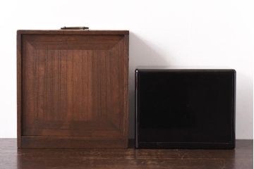 アンティーク家具　古民具・骨董　指物工芸品　外箱桐材　銀の引手が上品な漆塗りの小引き出し(裁縫箱)