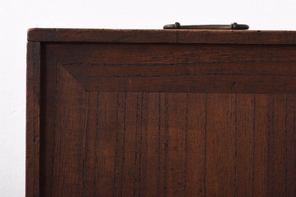 アンティーク家具　古民具・骨董　指物工芸品　外箱桐材　銀の引手が上品な漆塗りの小引き出し(裁縫箱)