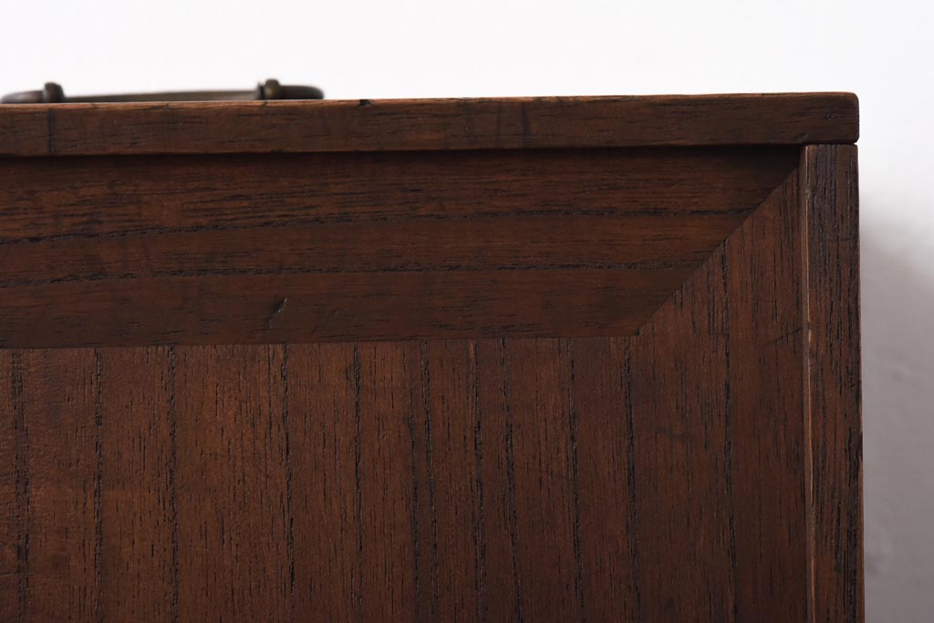 アンティーク家具　古民具・骨董　指物工芸品　外箱桐材　銀の引手が上品な漆塗りの小引き出し(裁縫箱)