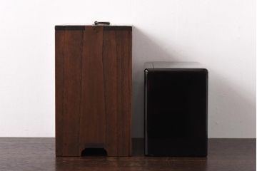 アンティーク家具　古民具・骨董　指物工芸品　外箱桐材　銀の引手が上品な漆塗りの小引き出し(裁縫箱)