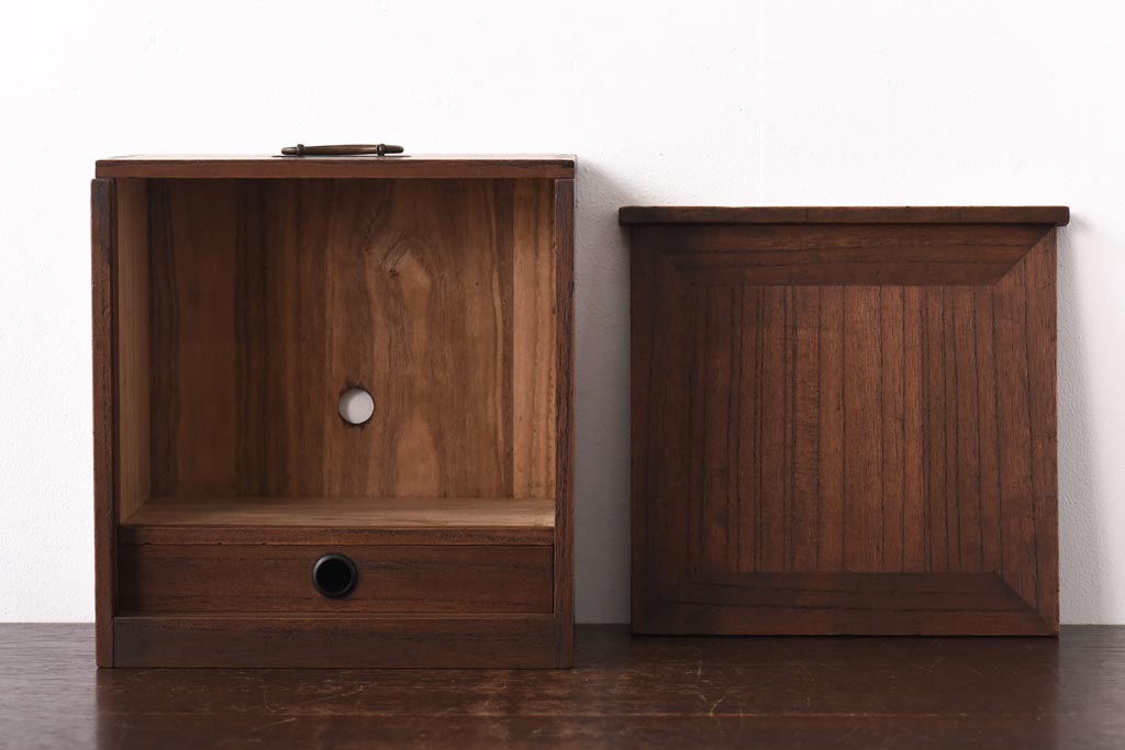 アンティーク家具　古民具・骨董　指物工芸品　外箱桐材　銀の引手が上品な漆塗りの小引き出し(裁縫箱)