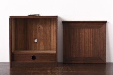 アンティーク家具　古民具・骨董　指物工芸品　外箱桐材　銀の引手が上品な漆塗りの小引き出し(裁縫箱)