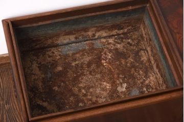 アンティーク雑貨　和製アンティーク　ケヤキ材　猫板付き　上品な漆塗りが施された長火鉢