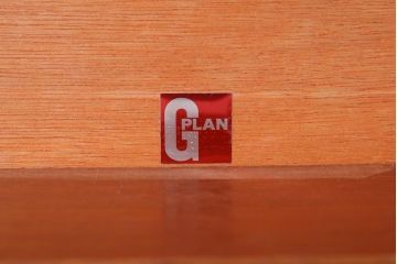 ヴィンテージ家具　北欧ビンテージ　G-PLAN(ジープラン)　大きなミラーが印象的なドレッサー(化粧台)