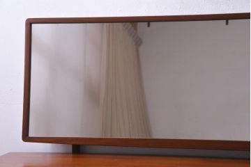 ヴィンテージ家具　北欧ビンテージ　G-PLAN(ジープラン)　大きなミラーが印象的なドレッサー(化粧台)