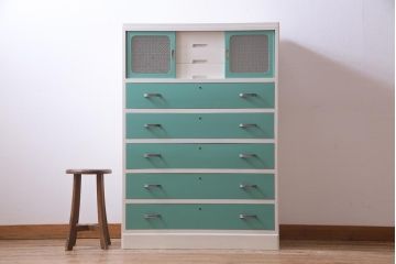 ペイント家具　当店オリジナルガラス入り　淡いカラーが可愛らしいチェスト(引き出し、収納タンス、整理たんす)(R-033394)