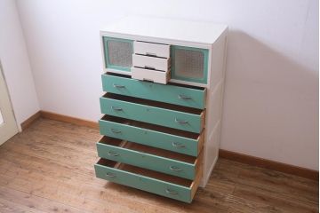 ペイント家具　当店オリジナルガラス入り　淡いカラーが可愛らしいチェスト(引き出し、収納タンス、整理たんす)(R-033394)