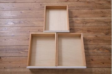 ペイント家具　当店オリジナルガラス入り　淡いカラーが可愛らしいチェスト(引き出し、収納タンス、整理たんす)(R-033394)