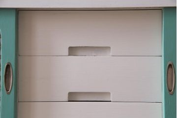 ペイント家具　当店オリジナルガラス入り　淡いカラーが可愛らしいチェスト(引き出し、収納タンス、整理たんす)(R-033394)