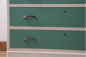 ペイント家具　当店オリジナルガラス入り　淡いカラーが可愛らしいチェスト(引き出し、収納タンス、整理たんす)(R-033394)