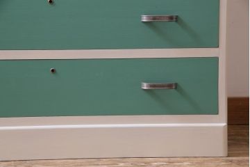ペイント家具　当店オリジナルガラス入り　淡いカラーが可愛らしいチェスト(引き出し、収納タンス、整理たんす)(R-033394)