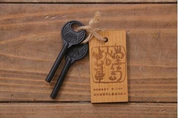 中古　伝統民芸家具　岩谷堂箪笥　473　丸清水型　四尺整理箪笥(衣装箪笥、整理タンス)(定価約48万円)