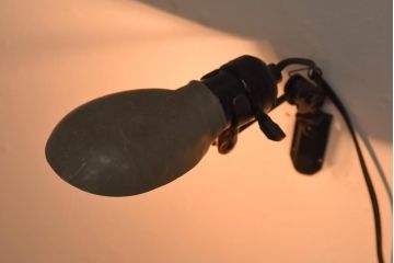 昭和初期　レトロな色合いが魅力的なミシンライト(壁付け照明)(1)