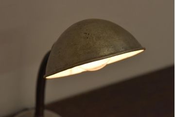 昭和レトロ　シンプルなシェードのスタンドライト(卓上照明、デスクスタンド)