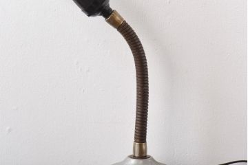 昭和レトロ　シンプルなシェードのスタンドライト(卓上照明、デスクスタンド)