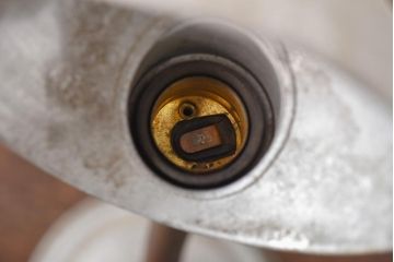 昭和レトロ　シンプルなシェードのスタンドライト(卓上照明、デスクスタンド)