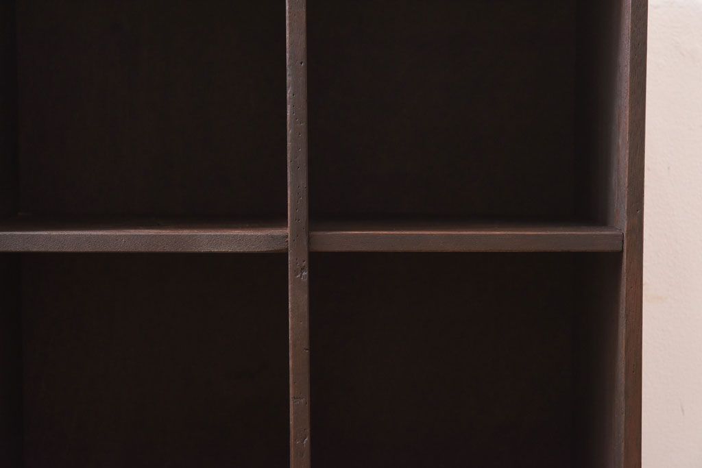 リメイク家具　懐かしい雰囲気が漂うマス目棚(飾り棚、収納棚)