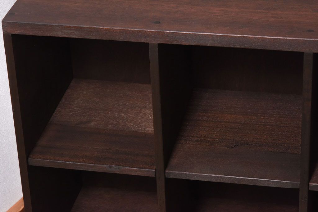 リメイク家具　懐かしい雰囲気が漂うマス目棚(飾り棚、収納棚)